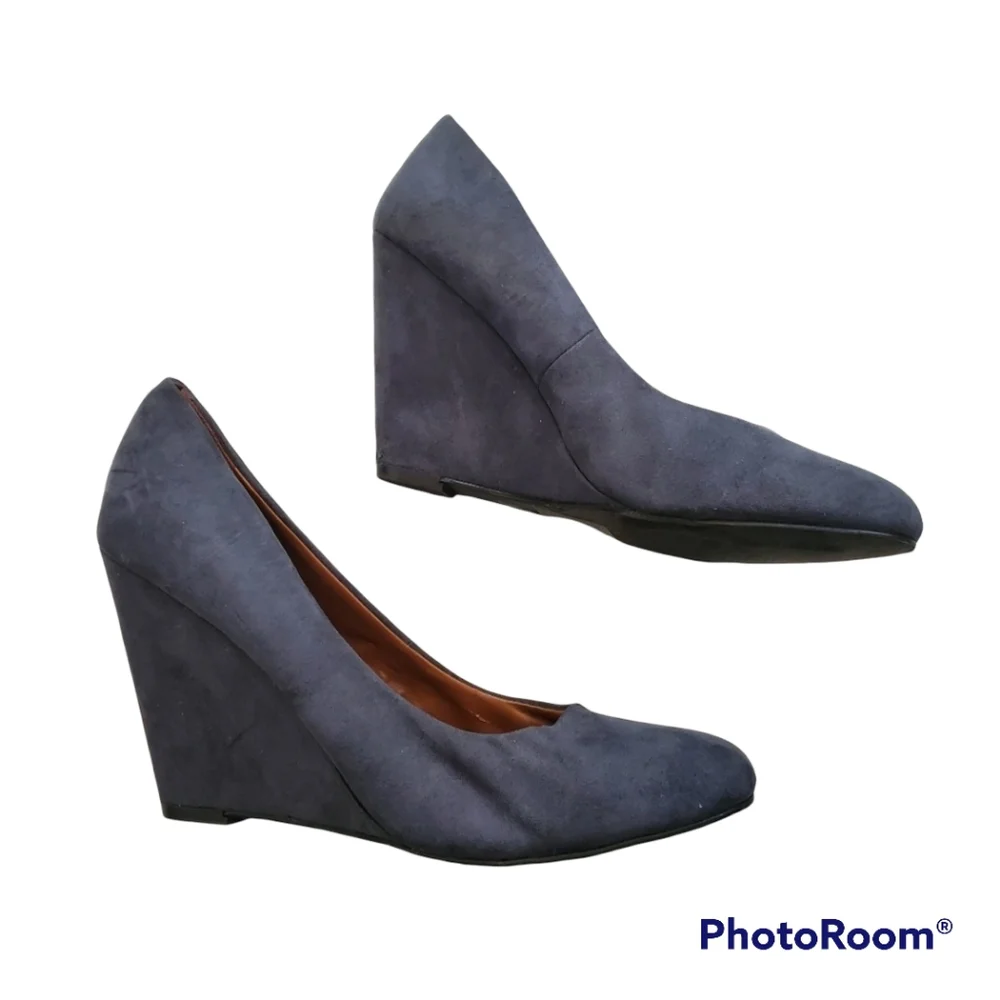Banana‎ republic gray suede wedge close toed heel size 9
